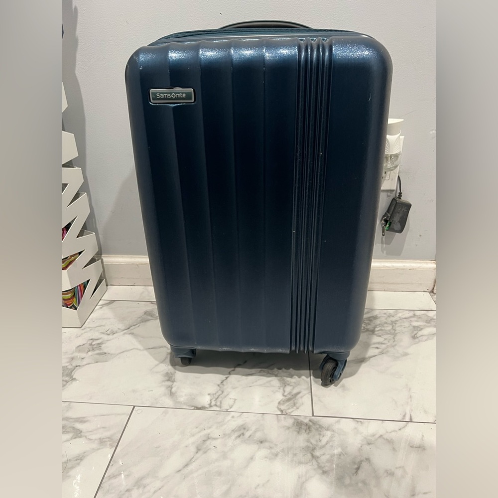 Samsonite Carry on Suitcase